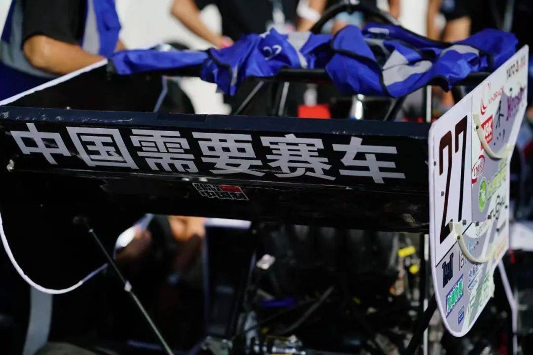 赛车队主教练发声，誓言带队登顶的简单介绍