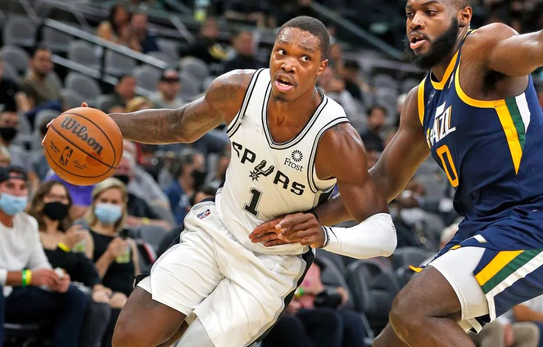 马刺鏖战上海队，欧文统治全场