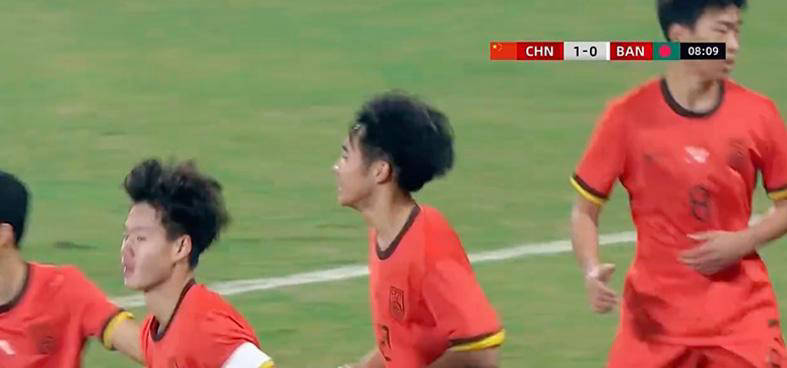 中国队碾压英格兰队,梁靖崑关键制胜 中国队碾压英格兰队,梁靖崑关键制胜