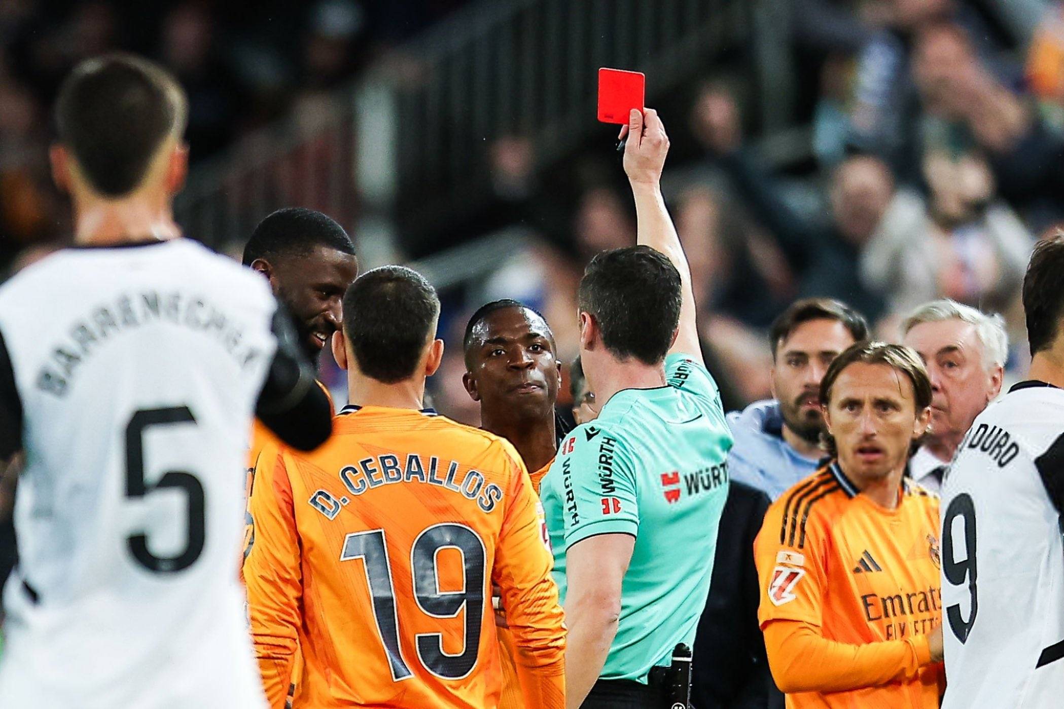 多特蒙德绝杀巴萨，莫德里奇带队取胜