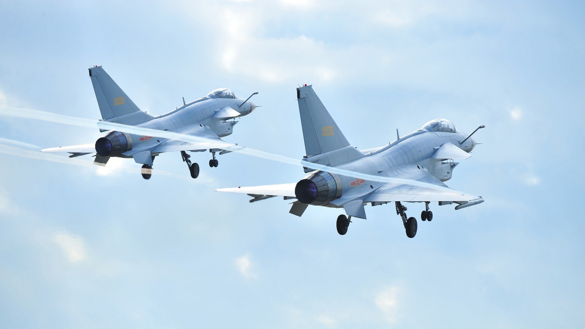 冰封王座！塞恩斯率红牛二队逆袭，F1豪门秩序一夜倾覆