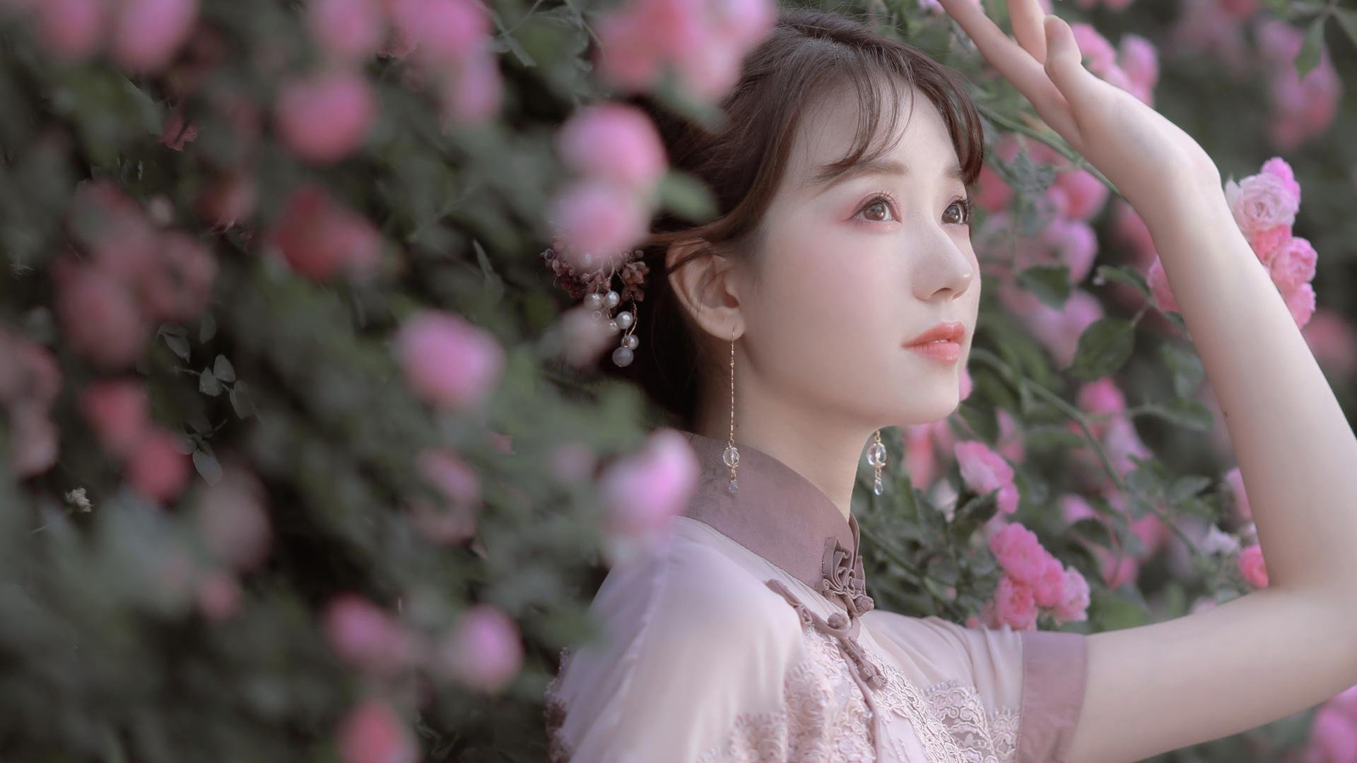 三色交叠的午夜,当足球的宇宙与篮球的星河共振于唯一黎明